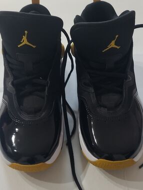 Nike Air Jordan Black & Yellow SNEAKER Missing 1 insole Also Small MARK Strap.6Y